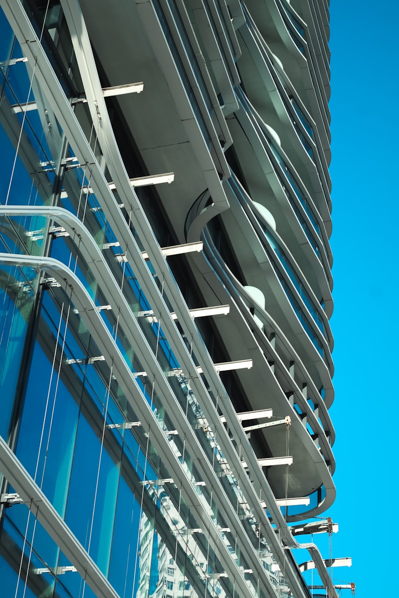 Glasgeländer mit Stahlrahmen